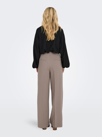 Wide leg Pantaloni con pieghe di JDY in marrone
