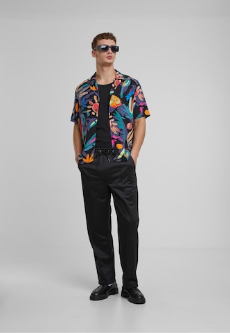 Urban ClassicsLoosefit Hlače 'Pintuck' - crna boja