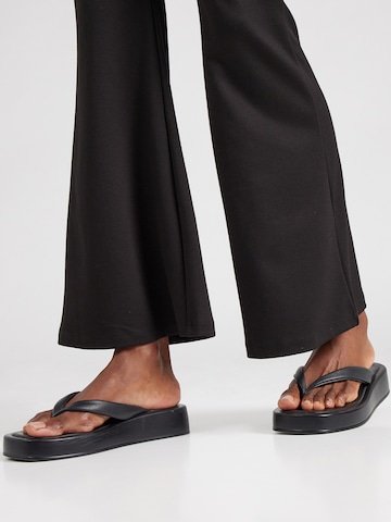 Monki Flared Hose in Schwarz