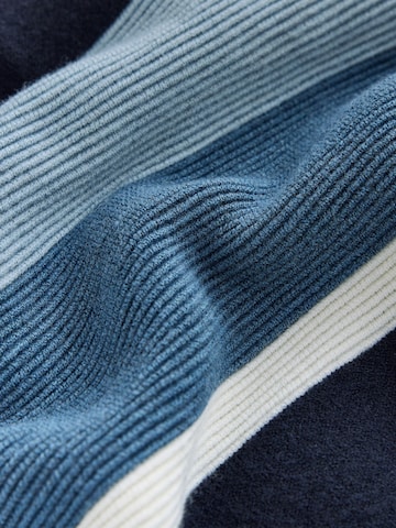 Next Pullover in Blau