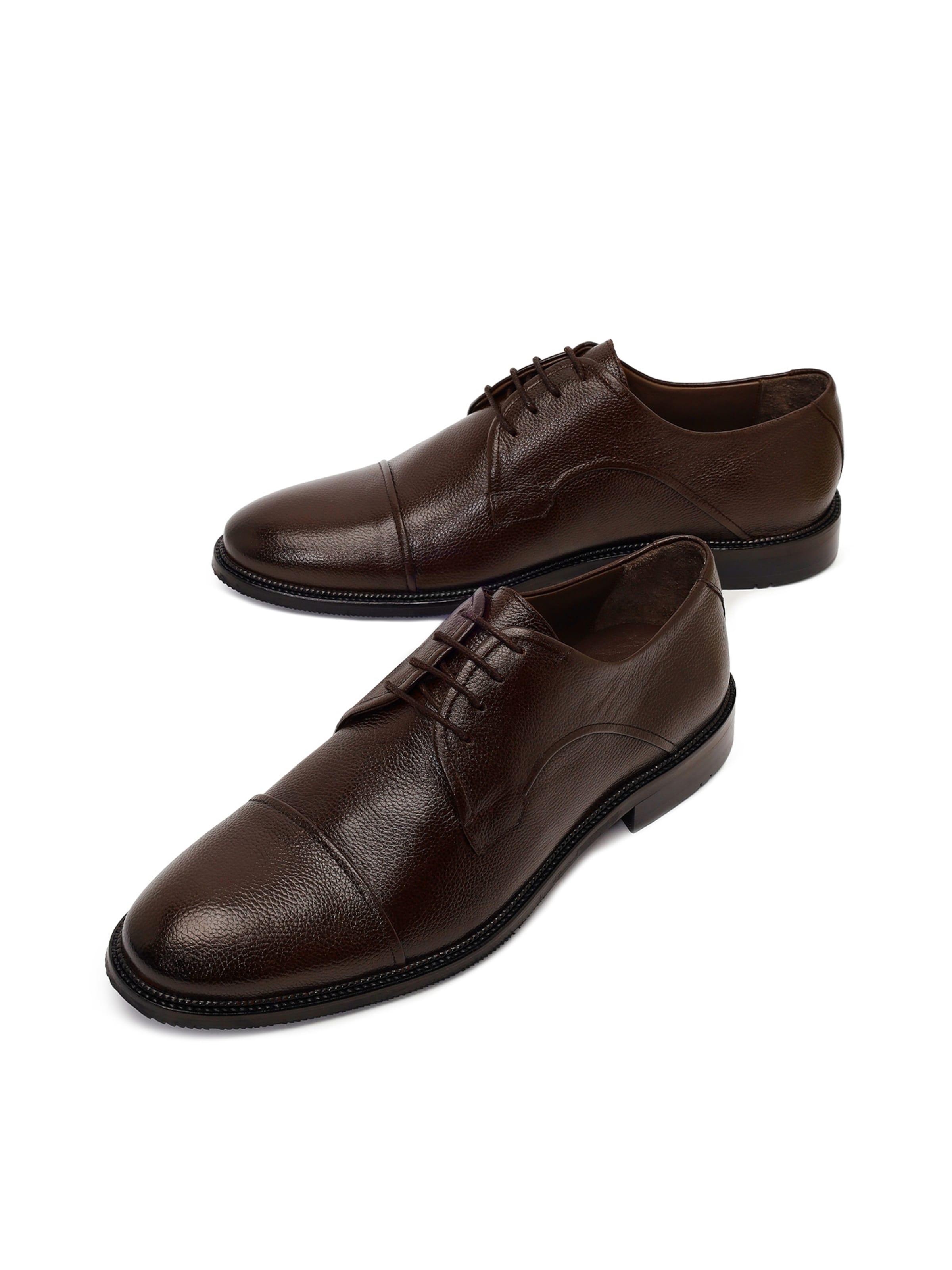 Scarpa stringata di Derimod in marrone