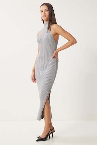 Happiness İstanbul Strickkleid in Grau
