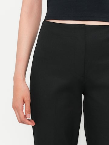Abercrombie & Fitch regular Παντελόνι με τσάκιση σε μαύρο