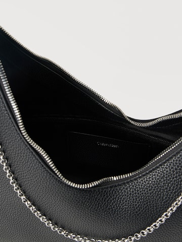 Calvin Klein - Mala de ombro em preto