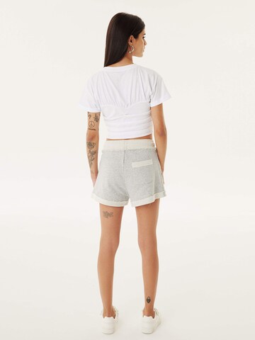 Twist T-Shirt in Beige