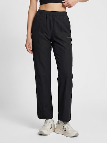 Hummel Regular Workout Pants in Black: front