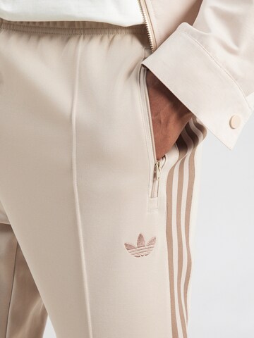 ADIDAS ORIGINALS Úzky strih Nohavice 'CLASSIC' - Zelená