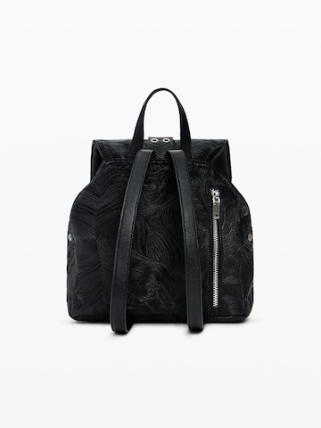 Desigual Reppu värissä musta
