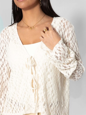 SASSYCLASSY Strickjacke in Weiß