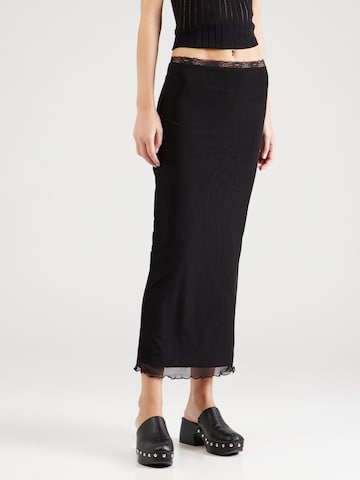 TOPSHOP Skirt in Black: front