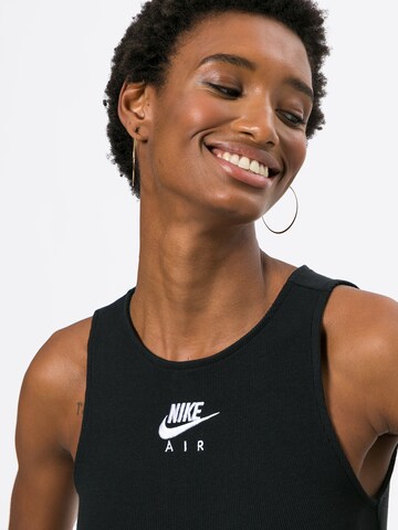 Top de la Nike Sportswear pe negru