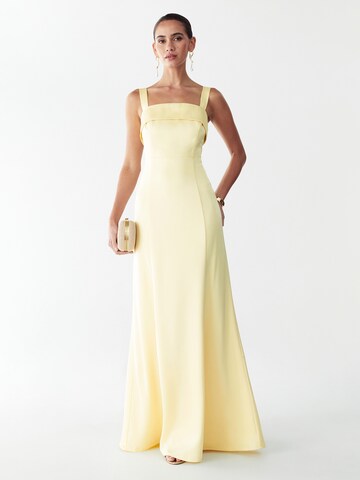 Willa Рокля 'Norfolk' в жълто: отпред