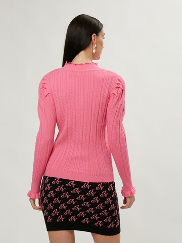 Influencer Пуловер в розово