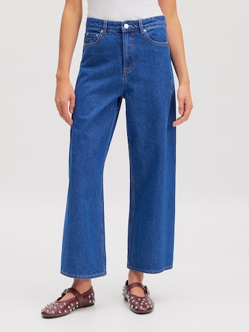 EDITED Regular Jeans 'Tjara' in Blue: front