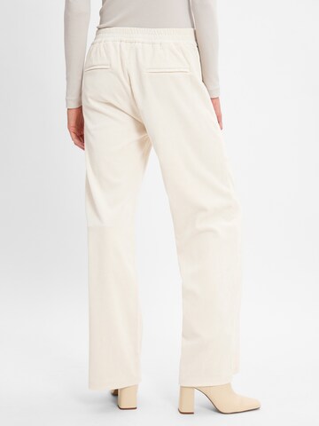 Marie Lund Regular Trousers in Beige