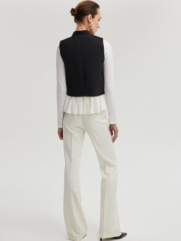 Gilet 'Crepe Vest With Chiffon Detail' Touché Privé en noir