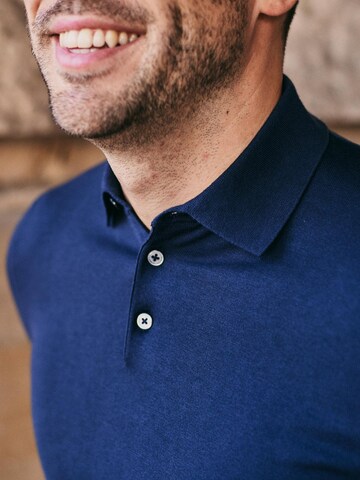 T-Shirt Suitable en bleu