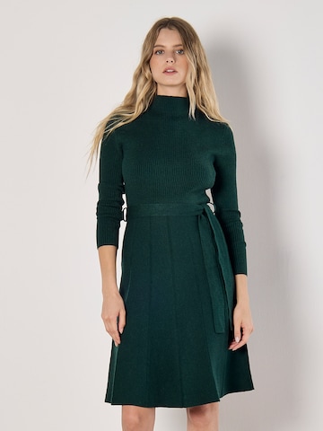 Robes en maille 'Chevron' Apricot en vert