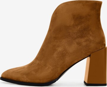 CESARE GASPARI Booties in Brown: front