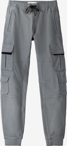 Tapered Pantaloni cargo di Bershka in grigio: frontale