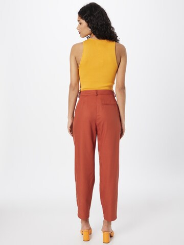 ARMEDANGELS Regular Pleat-Front Pants 'ARETA' in Red