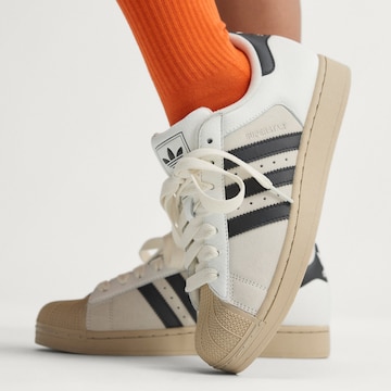 ADIDAS ORIGINALS - Sapatilhas baixas 'Superstar II' em branco