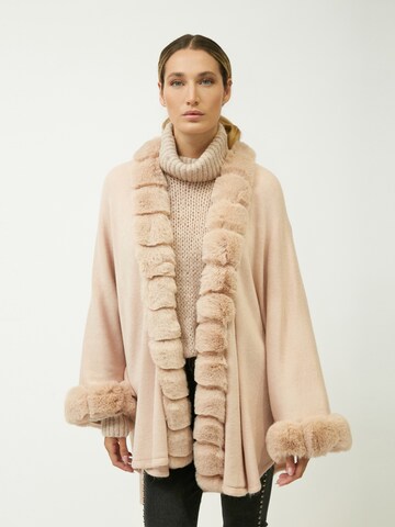 Influencer Cape in Pink: Vorderseite