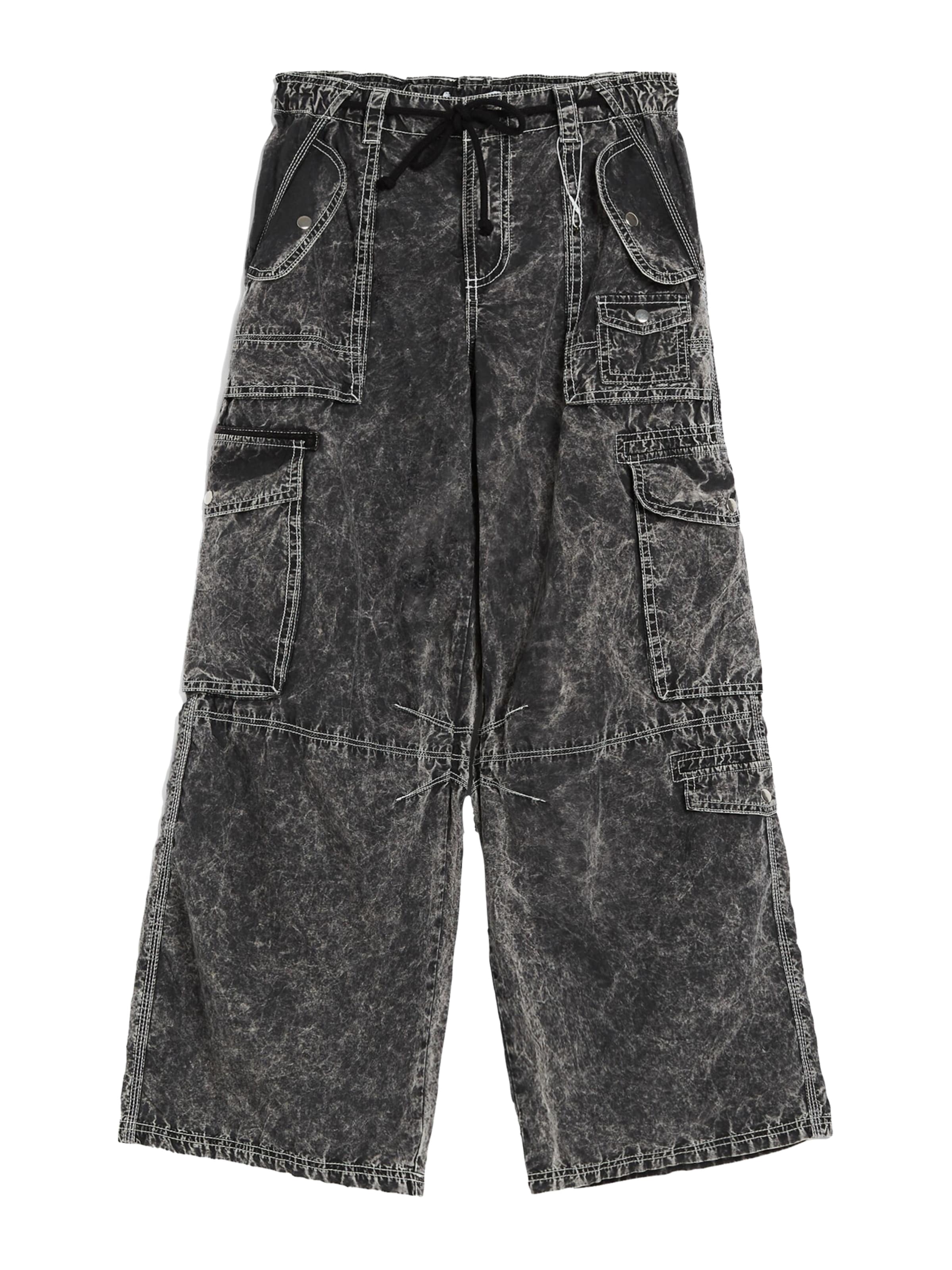 Wide leg Jeans cargo di Bershka in nero: frontale