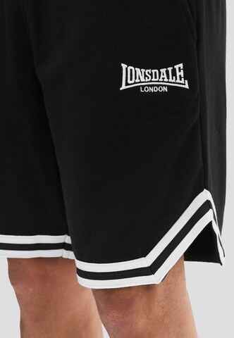 regular Pantaloni 'Gunner Side' di LONSDALE in nero