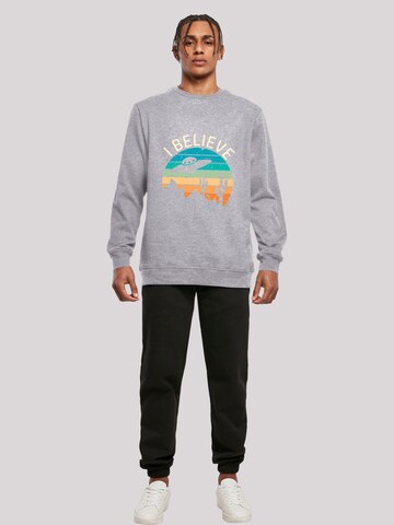 Sweat-shirt 'I Believe UFO Alien Sonnenuntergang' F4NT4STIC en gris