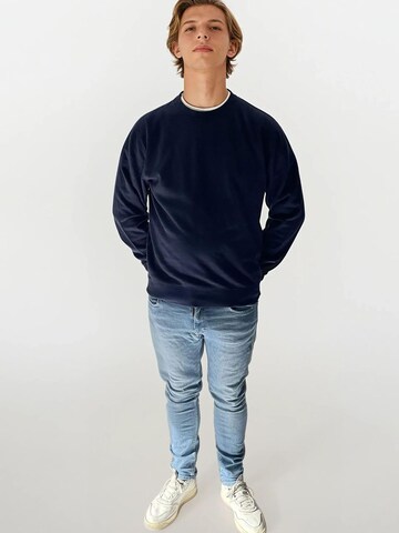 A Question Of (AQO) Sweatshirt 'Johannes' i blå