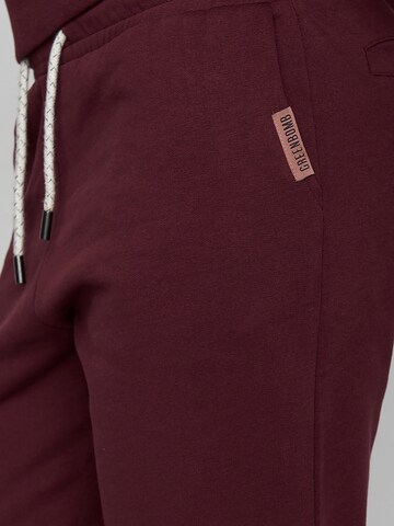 GREENBOMB Tapered Broek in Rood