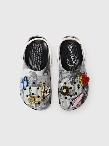 Crocs Pantofle 'Elvis Classic' – šedá