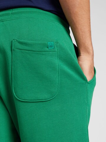 UNITED COLORS OF BENETTON Normalny krój Spodnie w kolorze zielony