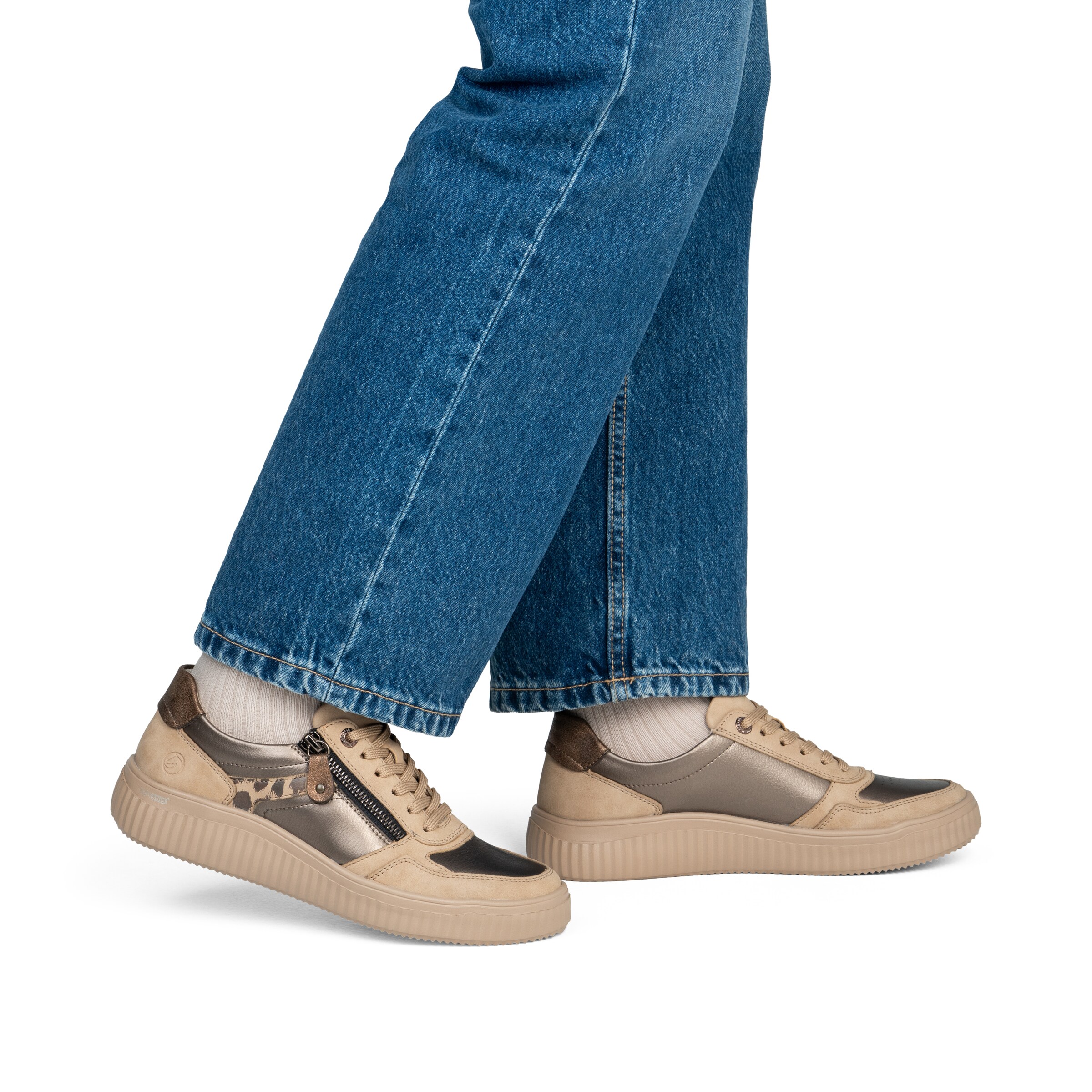Chaussure de sport à lacets REMONTE en beige : devant