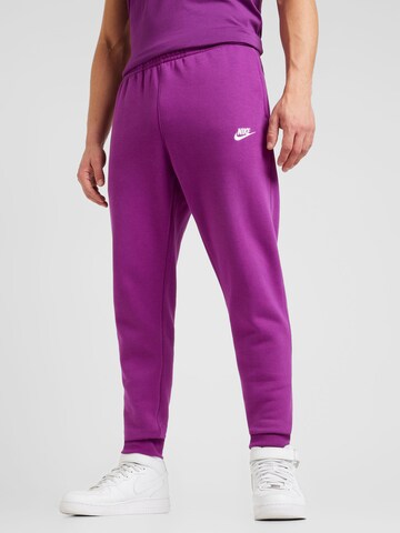 Nike Sportswear Tapered Broek 'CLUB FLEECE' in Lila: voorkant