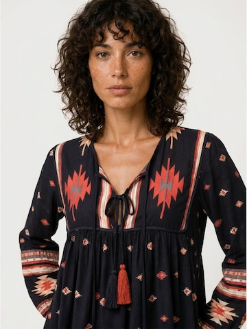 Miss June Blouse 'Aryz' in Black: front