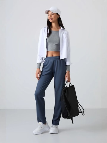 Tommy Life Trousers in Blue: front