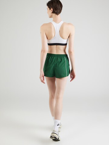 Nike Sportswear - Regular Calças em verde