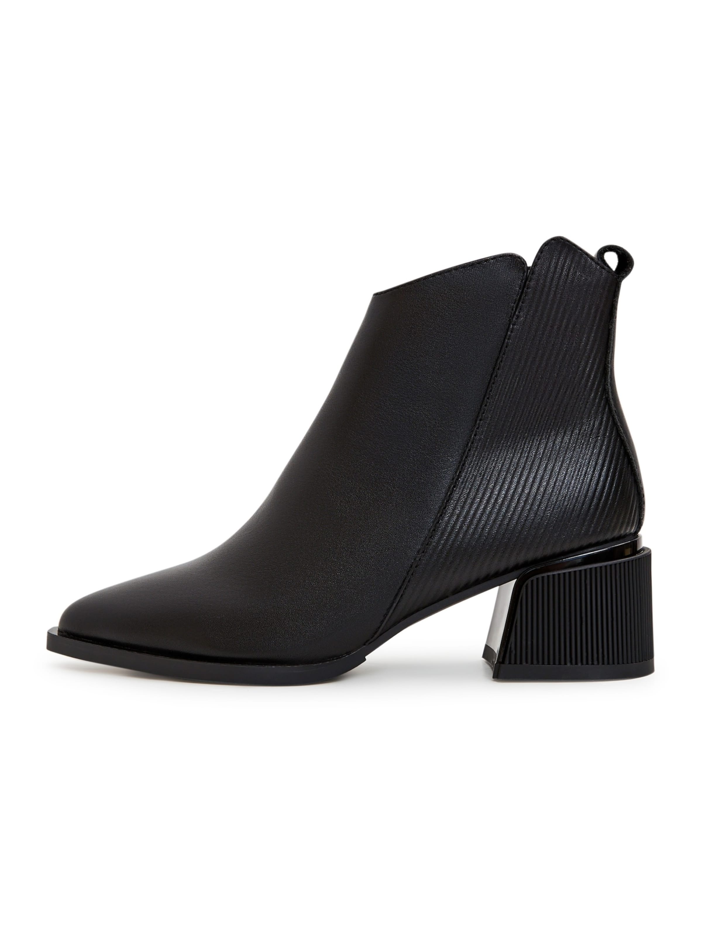 CESARE GASPARI Ankle Boots in Schwarz: Vorderseite