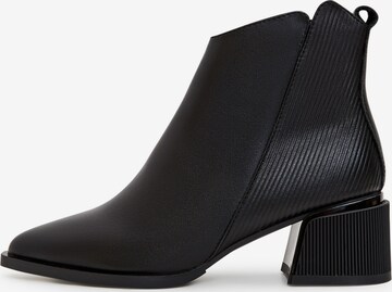 CESARE GASPARI Booties in Black: front