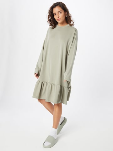 Robe 'Erina' WEEKDAY en vert : devant