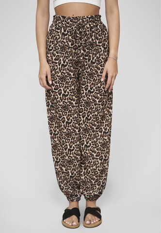 Cloud5ive Tapered Hose in Beige: Vorderseite