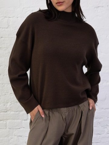 BROKE + SCHÖN Sweater in Brown