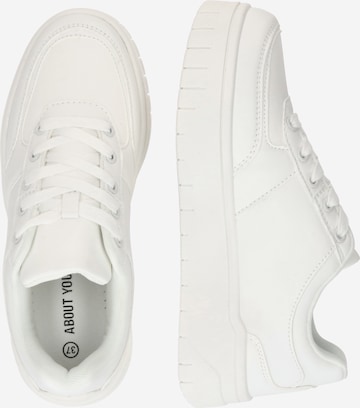 ABOUT YOU - Zapatillas deportivas bajas en blanco