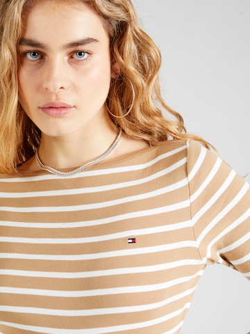 TOMMY HILFIGER T-shirt 'New Cody' i beige