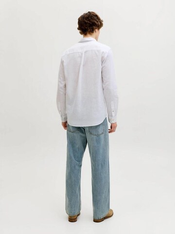 Jacks & Jones - Ajuste regular Camisa 'JJESummer' en blanco