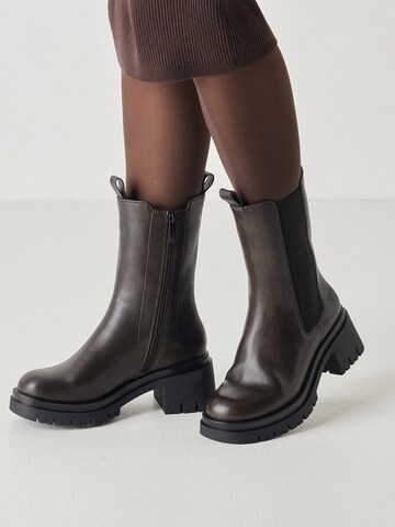 Tamaris Chelsea Boots in Braun: Vorderseite