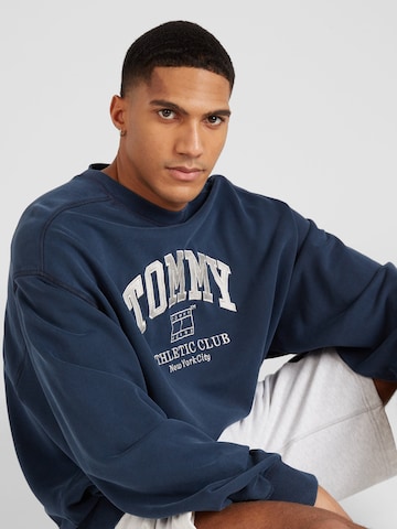Tommy Jeans Sweatshirt 'Varsity' i blå