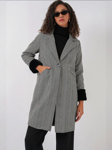 Bigdart Tussenmantel in Zwart: voorkant